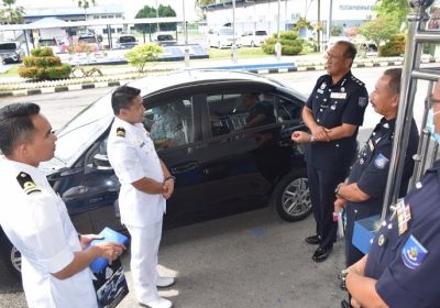 Pegawai Wakil Tentera Laut Kuching Laksana Kunjungan Hormat Ke Atas Ketua Jabatan Agensi Keselamatan dan Persekutuan